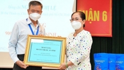 HĐND TP Hồ Chí Minh trao 900 túi thuốc hỗ trợ các gia đình tại Quận 6