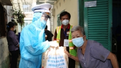 Chiến sỹ Nhà giàn DK1 ủng hộ 300 túi an sinh cho Nhân dân TP HCM