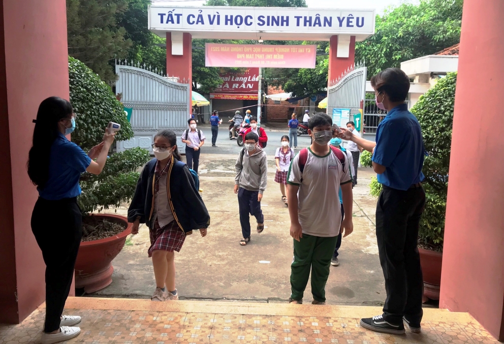 UBND TP Hồ Chí Minh chấp thuận chủ trương xây dựng cơ chế hỗ trợ 100% học phí học kỳ I năm học 2021 - 2022 đối với toàn bộ trẻ mầm non, học sinh các trường phổ thông công lập và ngoài công lập trên địa bàn TP Hồ Chí Minh