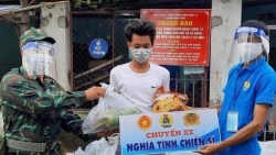 “Chuyến xe nghĩa tình chiến sĩ” hỗ trợ người lao động ở trọ tại TP Thủ Đức