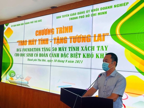 Ông Nguyễn Khánh Duy - tổng giám đốc Công ty cổ phần thương mại dịch vụ Gia Khang, đại diện Quỹ BCG Foudation phát biểu tại buổi lễ
