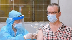 TP Hồ Chí Minh tiêm vaccine diện rộng cho người nước ngoài