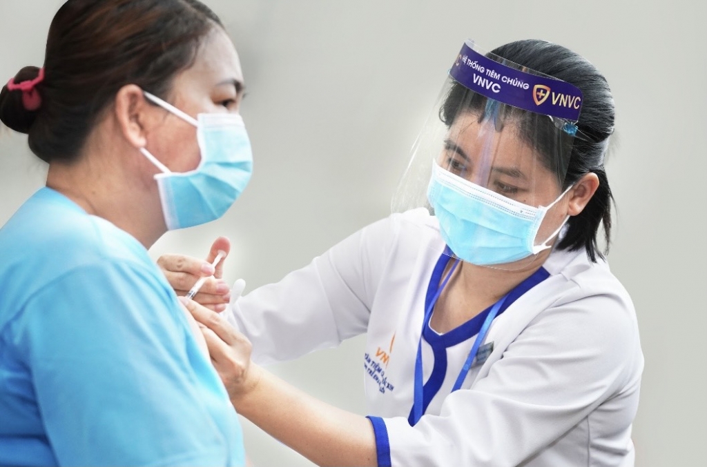 Sở Y tế TP Hồ Chí Minh đề xuất rút ngắn khoảng cách giữa hai mũi tiêm vaccine AstraZeneca