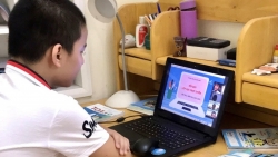 Hàng chục nghìn học sinh tại TP HCM gặp khó khăn khi học trực tuyến
