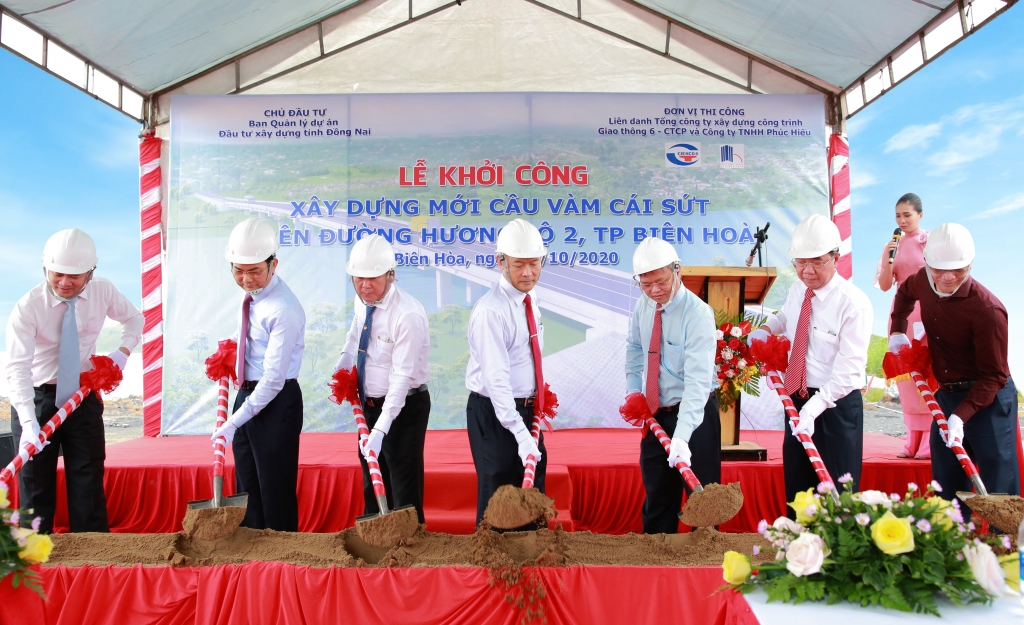 Nghi thức động thổ dự án xây dựng cầu Vàm Cái Sứt vào sáng 2/10