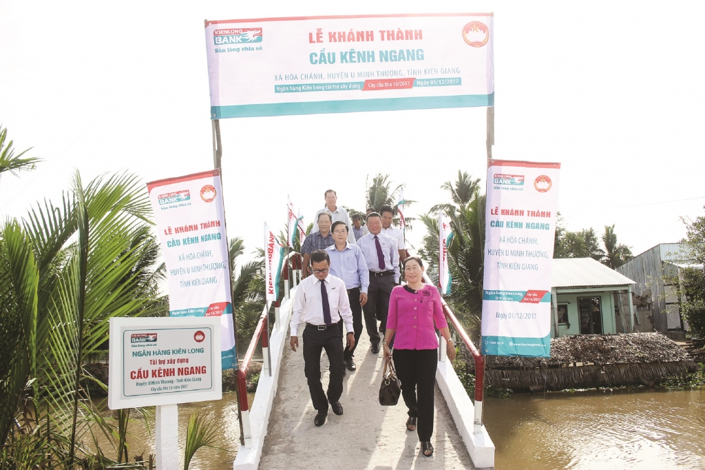 11. Cầu Kênh Ngang tại huyện U Minh Thượng được đưa vào sử dụng