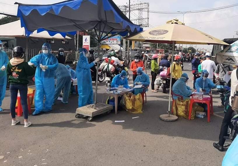 Công tác xét nghiệm nhanh được thực hiện tại chỗ