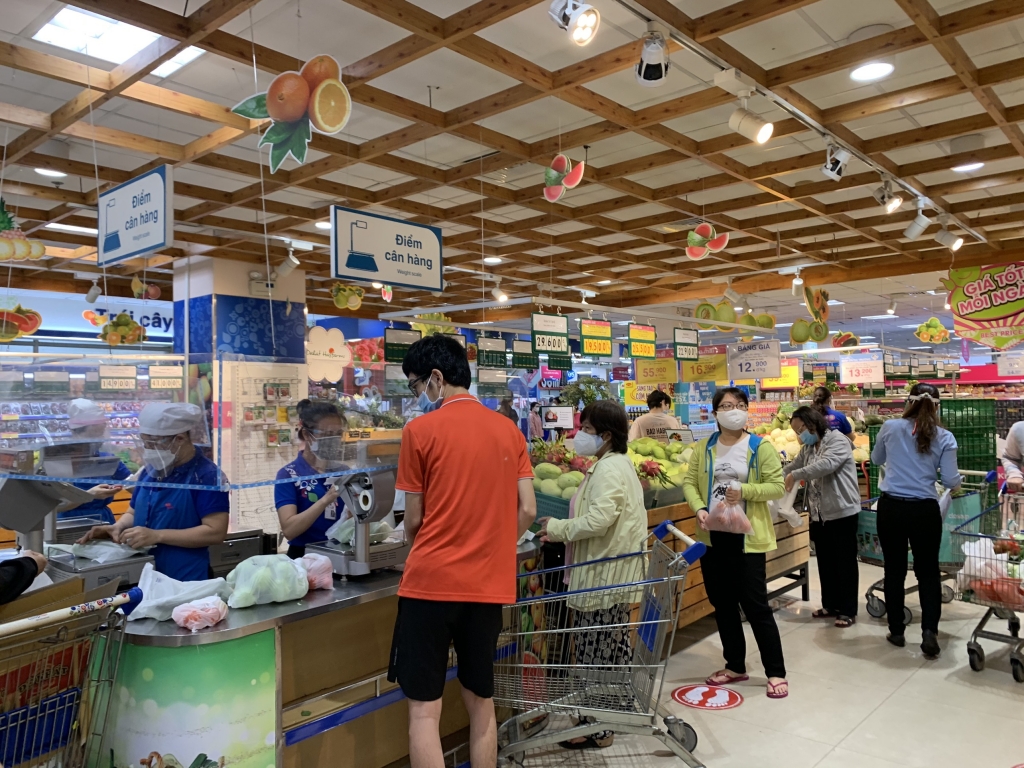 Hàng hóa dồi dào, giá cả bình ổn, người dân an tâm mua sắm