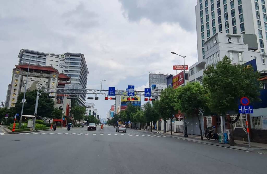 Đường phố TP Hồ Chí Minh đông đúc sáng nay