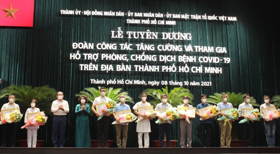 TP Hồ Chí Minh vinh danh các chiến sĩ tình nguyện nơi tuyến đầu chống dịch