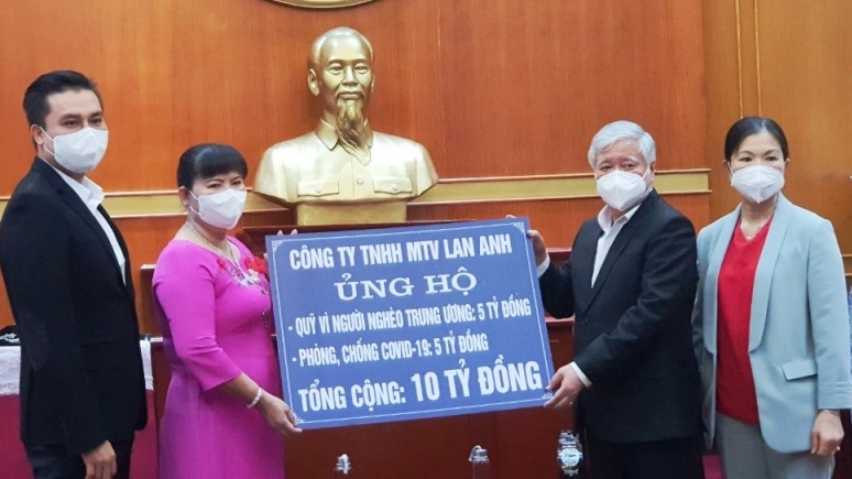 Vượt gần 2.000km, doanh nhân Nguyễn Nam Phương ủng hộ phòng chống dịch Covid-19 và giúp đỡ người nghèo