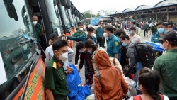 Bộ Tư lệnh TP HCM tiếp tục đưa 700 người dân về quê theo nguyện vọng