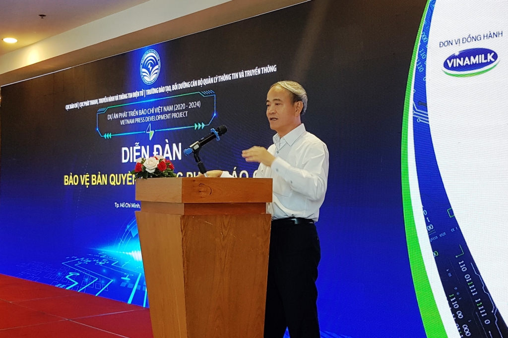 Tiến sĩ Trịnh Tuấn Thành - Phó Cục trưởng Cục Bản quyền tác giả trình bày tham luận tại diễn đàn