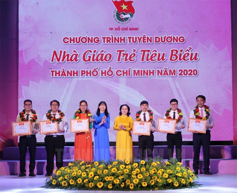Giải thưởng “Nhà giáo trẻ tiêu biểu TPHCM” được xét tặng các giáo viên, giảng viên trẻ từ 35 tuổi trở xuống vào dịp 20/11 hằng năm.