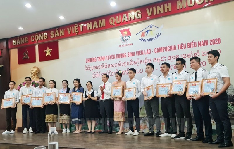 Tuyên dương các gương lưu học sinh Lào và Campuchia tiêu biểu 2020.