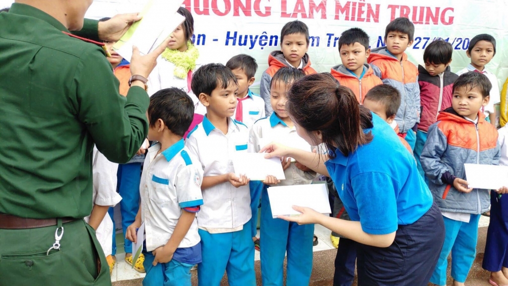 Đại diện Tập đoàn Novaland chia sẻ khó khăn và hỗ trợ đồng bào tỉnh Quảng Nam tại Chương trình “Thương lắm miền Trung”