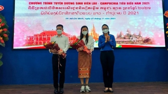 Tuyên dương 107 sinh viên Lào và Campuchia tiêu biểu năm 2021