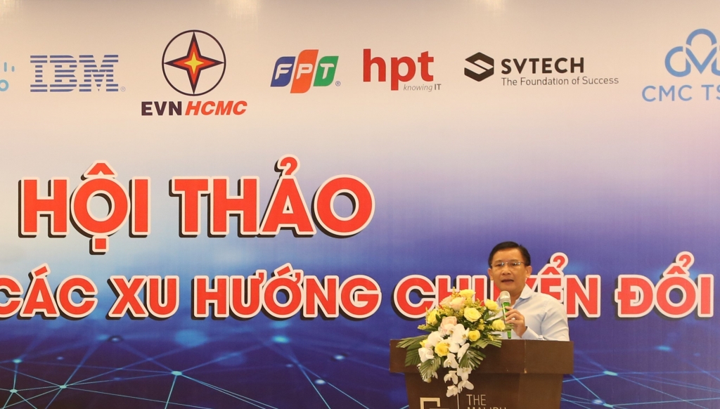 Ông Nguyễn Duy Quốc Việt, Phó Tổng giám đốc EVNHCMC phát biểu khai mạc hội thảo