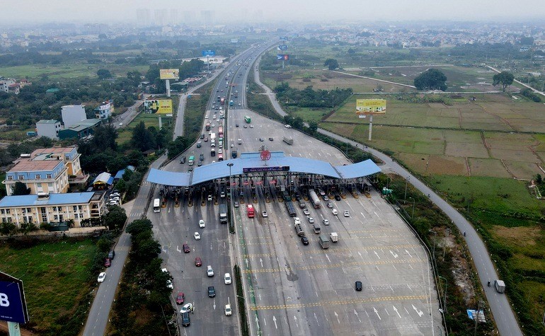 Bến xe vắng khách, đường phố Thủ đô thông thoáng trong ngày đầu nghỉ Tết Dương lịch