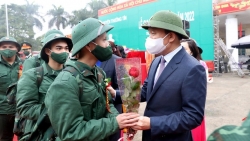Chủ tịch HĐND TP Nguyễn Ngọc Tuấn động viên tân binh huyện Thường Tín