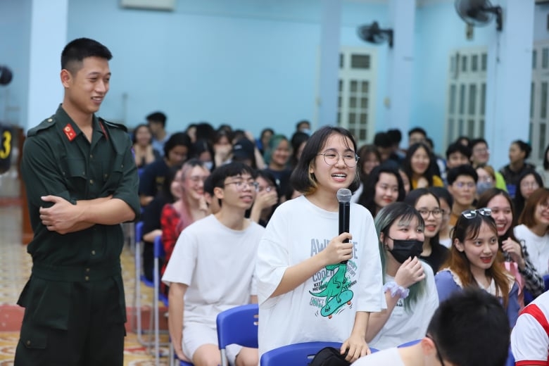 Huấn luyện kỹ năng tự vệ cho sinh viên trường Đại học Hà Nội
