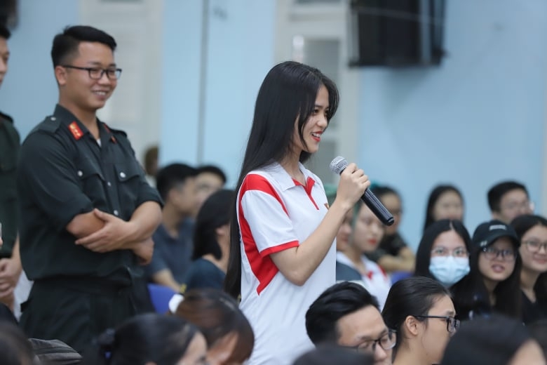 Huấn luyện kỹ năng tự vệ cho sinh viên trường Đại học Hà Nội