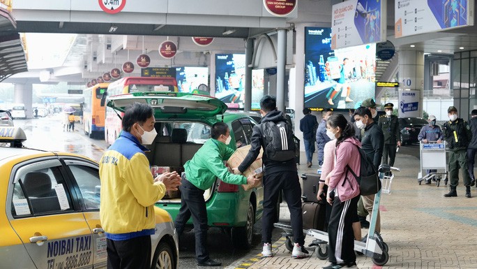 Chốt mức giá mới đối với ô tô ra, vào sân bay