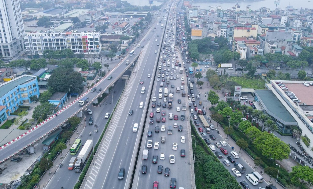 Cửa ngõ Thủ đô kẹt cứng vì người dân trở lại Hà Nội sau kỳ nghỉ lễ