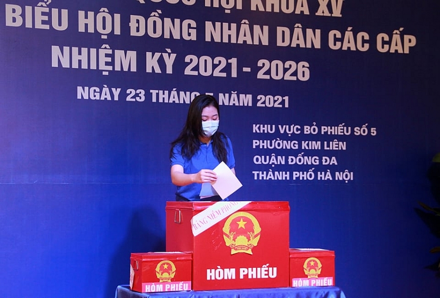 Củ tri trẻ phường Kim Liên tham gia bỏ phiếu