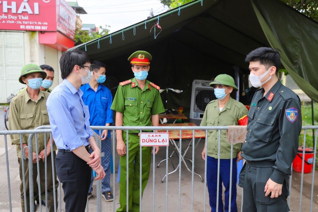 Tuổi trẻ Công an Thủ đô chung sức cùng cộng đồng đẩy lùi dịch Covid-19