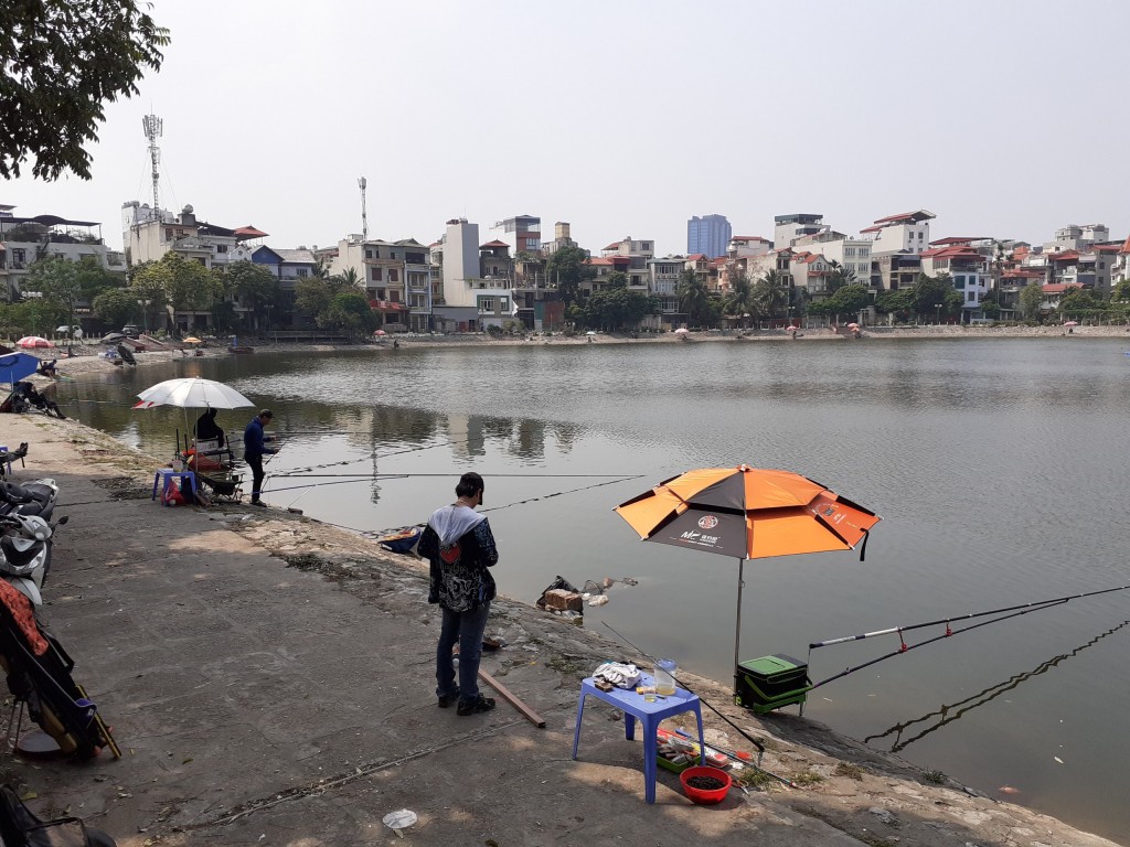 Bài 1: Chiếm hồ điều hòa, tổ chức câu cá trái phép