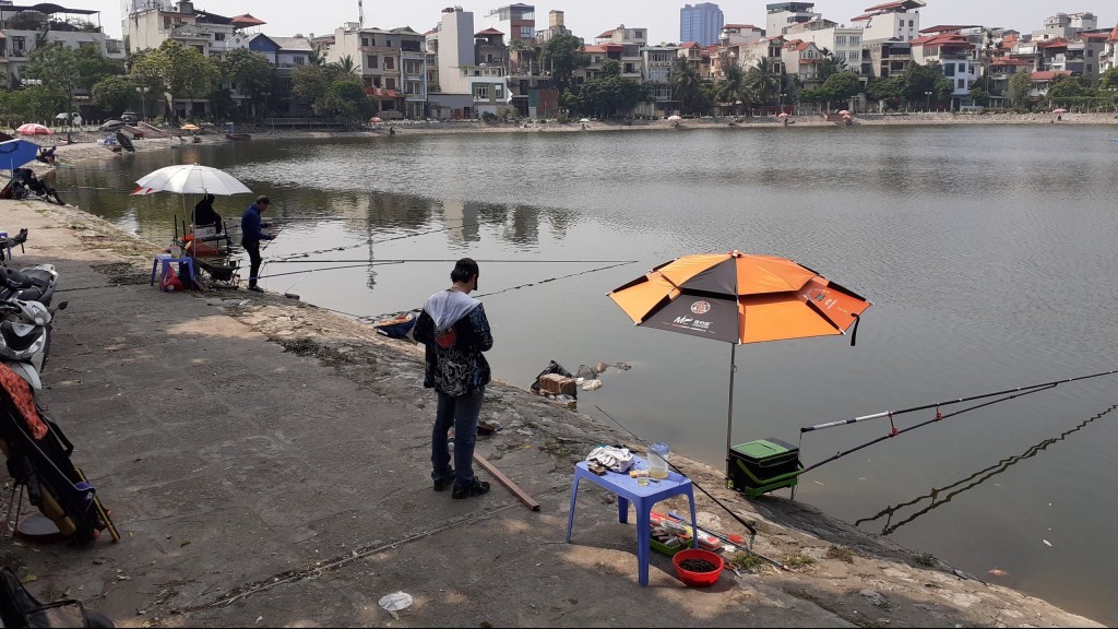 Bài 1: Chiếm hồ điều hòa, tổ chức câu cá trái phép