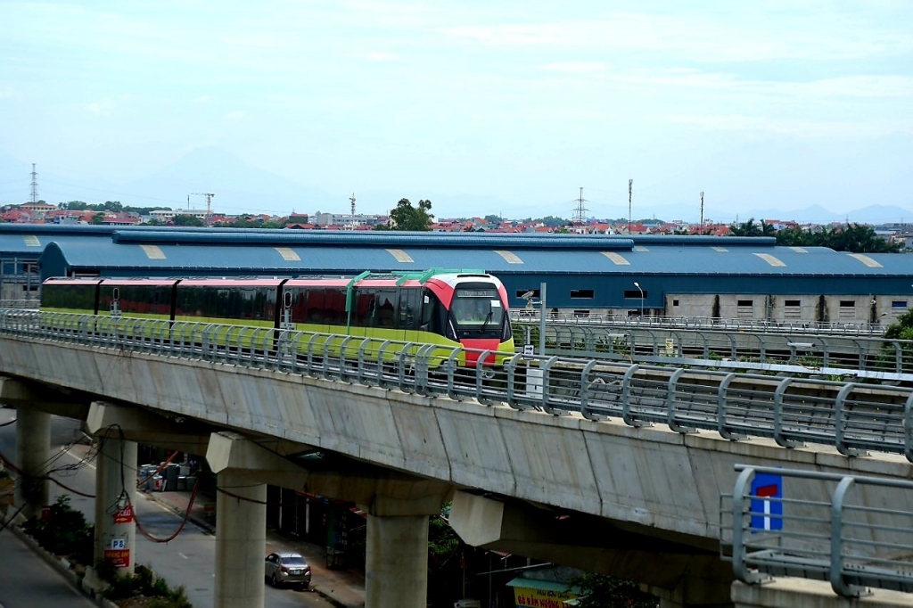 Các đoàn tàu Nhổn - Ga Hà Nội vận hành chạy thử 8,5km trên cao