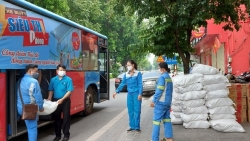 Hành trình chuyến “Xe buýt siêu thị 0 đồng” mang yêu thương đến với người lao động