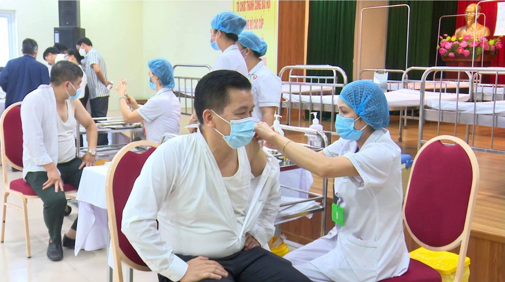 Huyện Đông Anh hoàn thành tiêm gần 94.500 mũi vaccine phòng Covid-19