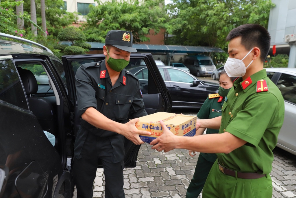 Hà Nội: San sẻ yêu thương đến người dân có hoàn cảnh khó khăn