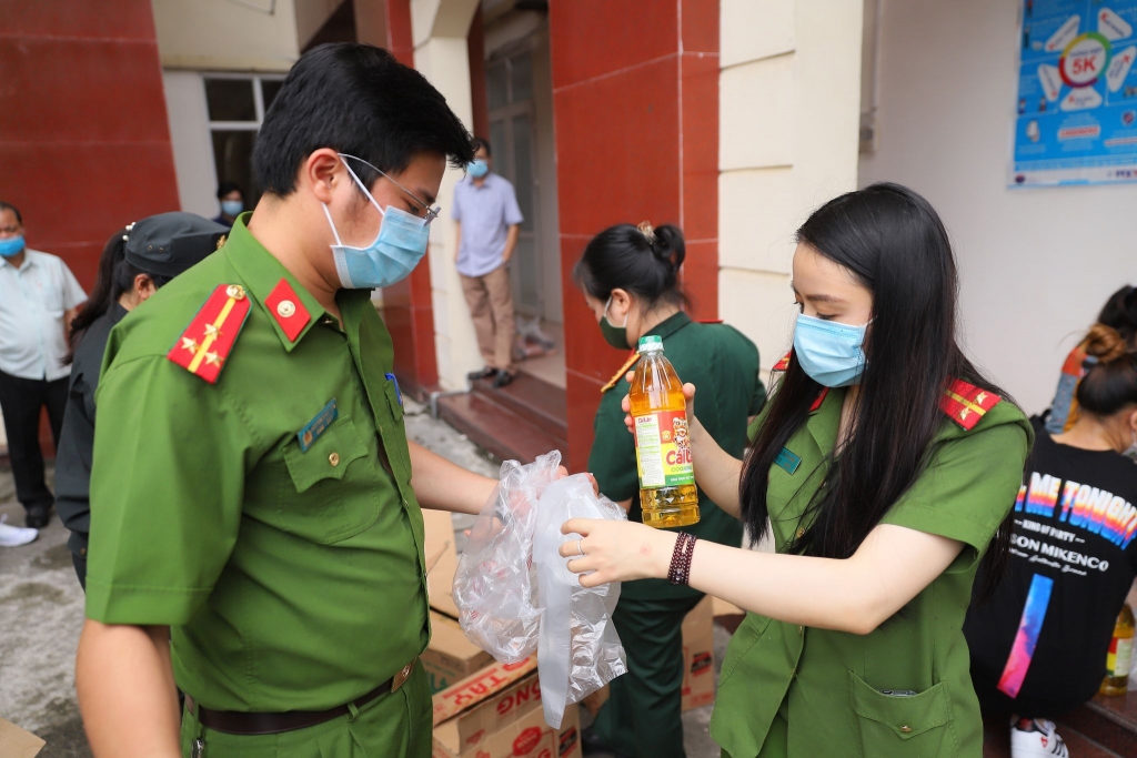 Hà Nội: San sẻ yêu thương đến người dân có hoàn cảnh khó khăn