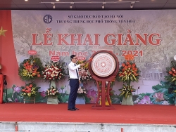 Phó Bí thư Thành ủy Hà Nội Đào Đức Toàn dự lễ khai giảng năm học mới tại trường THPT Yên Hòa