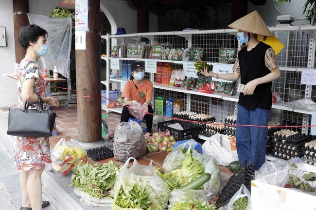 Hà Nội đảm bảo an toàn phòng, chống dịch tại các chợ, trung tâm thương mại