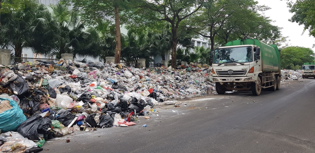 Sức ép rác thải sinh hoạt đô thị ngày càng tăng