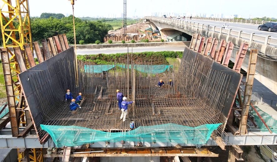 Hà Nội vừa đẩy nhanh tiến độ, vừa đảm bảo phòng dịch tại các công trình xây dựng