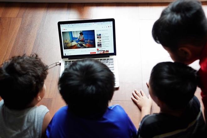 Cần kiểm soát độ tuổi, tần suất sử dụng mạng internet của trẻ em