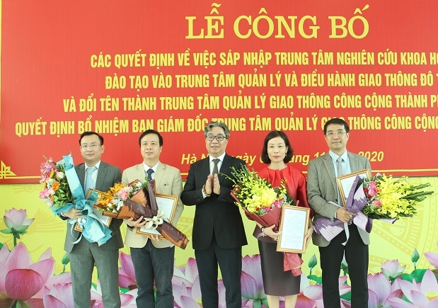 Tin tức trong ngày 8/11: Người không đeo khẩu trang không được vào phố đi bộ