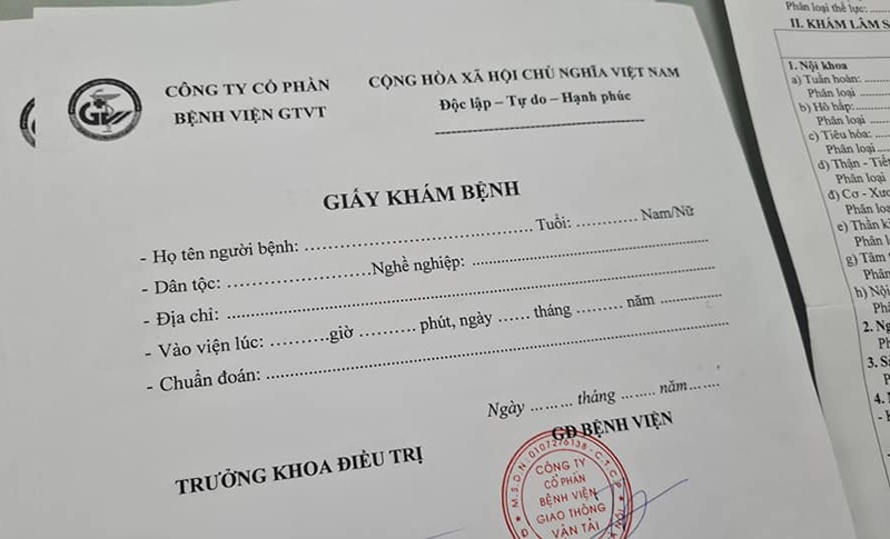 Các đối tượng thường làm giả giấy khám sức khoẻ của một số bệnh viện lớn, nhiều người ra vào khám chữa bệnh