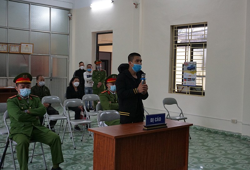 Toà án Nhân dân huyện Gia Lâm mở phiên toà lưu động xét xử vụ án buôn bán hàng cấm (pháo nổ) tại Nhà văn hoá thôn 8, xã Ninh Hiệp