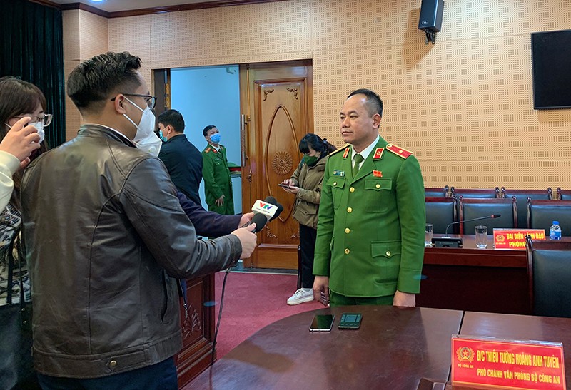 Thiếu tướng Nguyễn Thanh Tùng – Phó Giám đốc Công an TP Hà Nội trao đổi về công tác đấu tranh, phòng chống tội phạm, bảo đảm an ninh trật tự trong dịp Tết Nguyên đán Nhâm Dần 2022