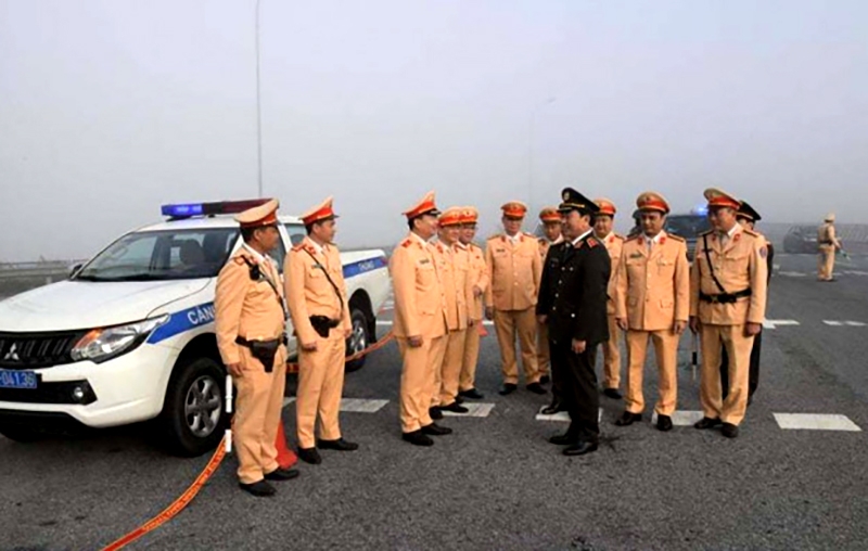 Lãnh đạo Bộ Công an kiểm tra công tác trực Tết của lực lượng Cảnh sát giao thông trên tuyến Pháp Vân - Cầu Giẽ - Ninh Bình