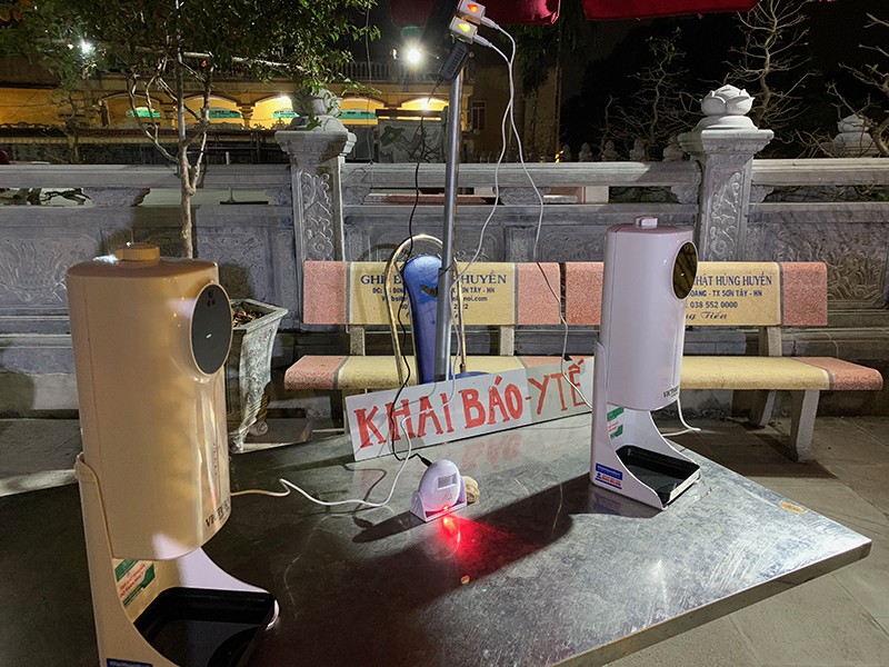 Loa tự động đặt ngay cổng vào nhắc nhở du khách đeo khẩu trang, sát khuẩn tay Loa tự động đặt ngay cổng vào nhắc nhở du khách đeo khẩu trang, sát khuẩn tay