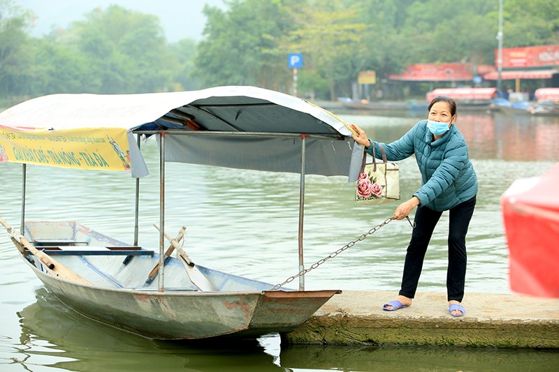 Người dân phấn khởi chuẩn bị thuyền, đò phục vụ du khách