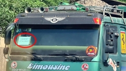 Đoàn xe "hổ vồ" gắn logo Hưng Phát "cày" nát đường ở huyện Gia Lâm